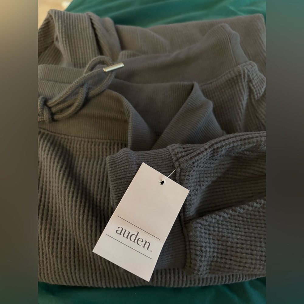 NWT-3XL Auden Soft Waffle Knit
Dark Grey butter, soft drawstring
Cuffed Ankles - Picture 5 of 9